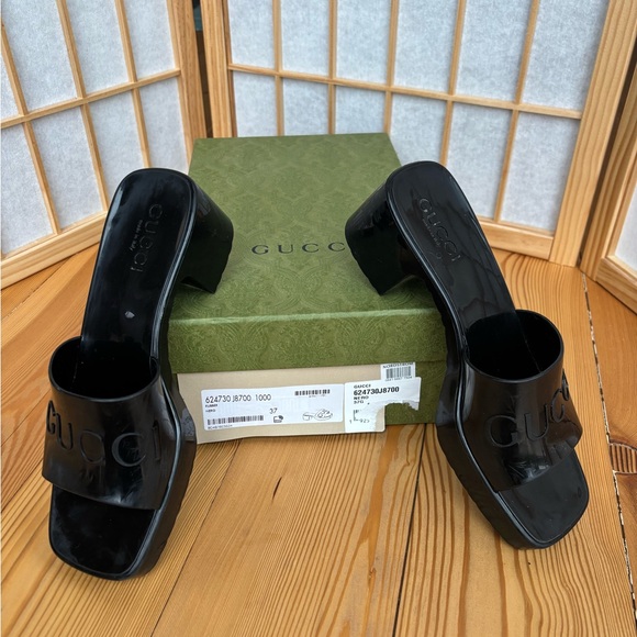 Gucci Black Rubber Sandals - Picture 2 of 9